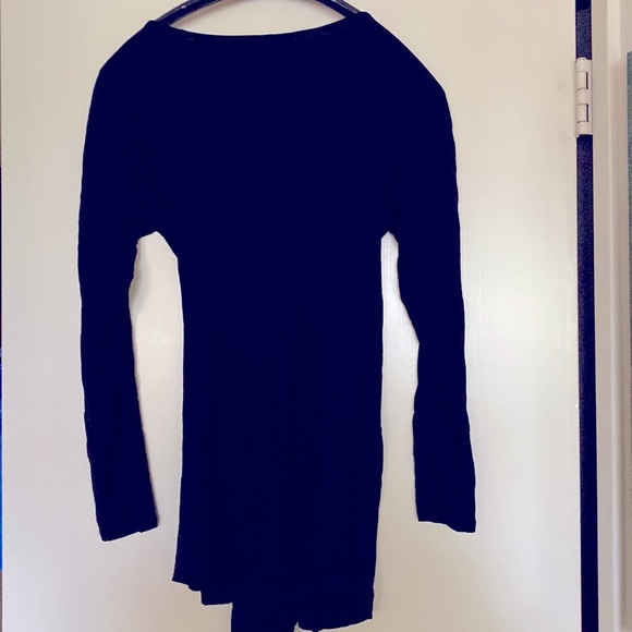 NWOT. Cache black, v-neck, tie blouse. - Picture 6 of 6